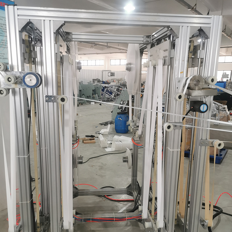 Come si installa e si configura correttamente una macchina per la produzione di piatti di carta?